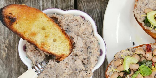 mashed beans and oven-toasted bread