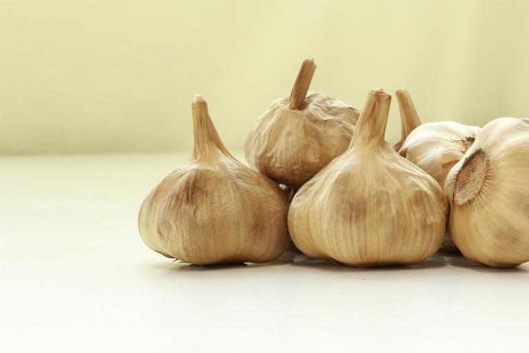 aged cloves of garlic